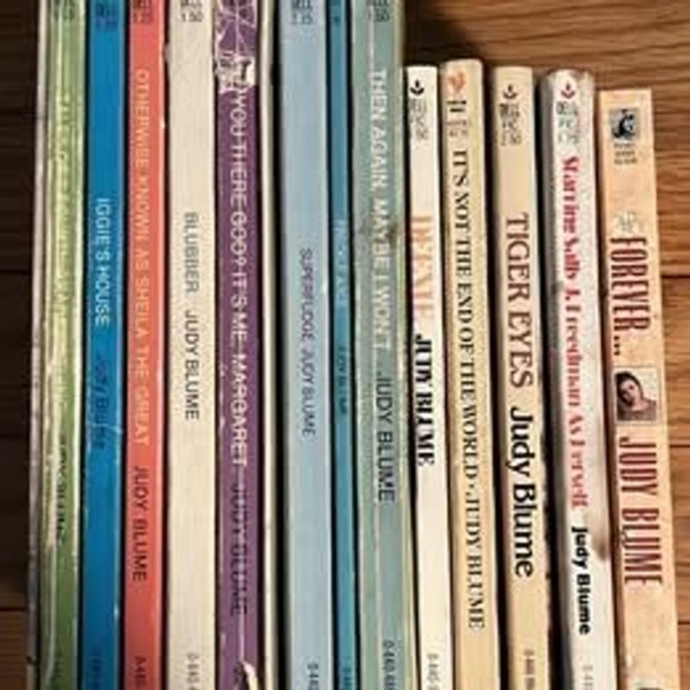 Lot of 13 Vintage Judy Blume Books Including Box Set